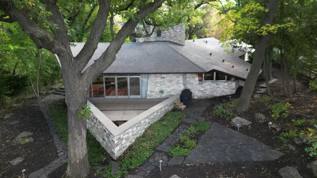 Home designed by iconic architect Frank Lloyd Wright now on the market — WCCO / CBS Minnesota, Savage Real Estate news
