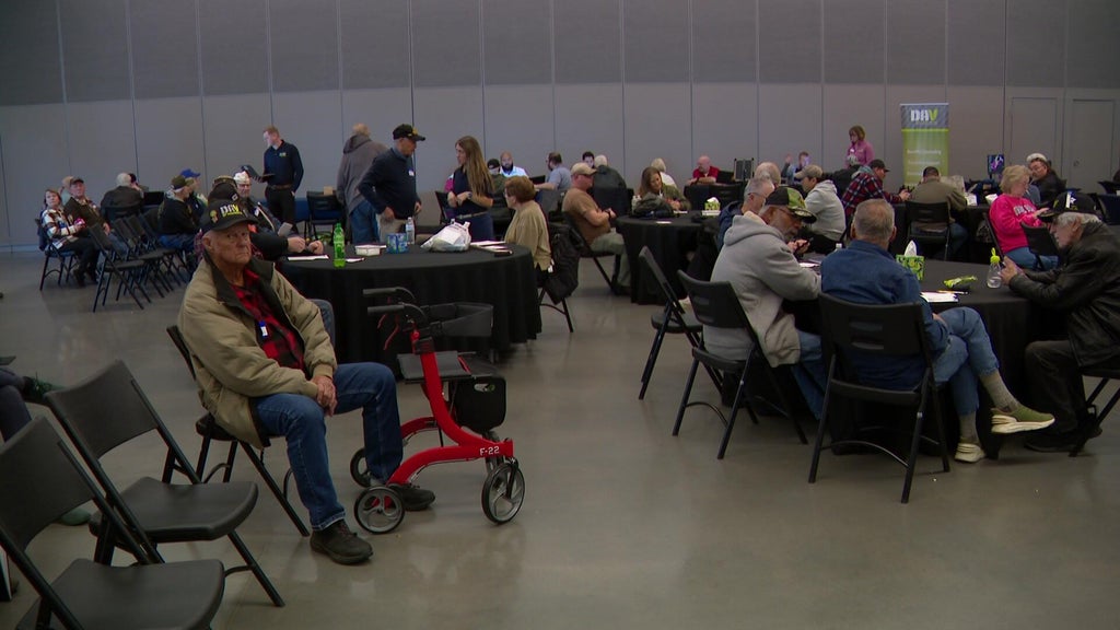 Minnesota veterans receiving claims assistance, health exams at clinic — WCCO / CBS Minnesota, Savage Arts news