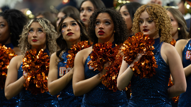 Here's what we know about the service member who fell at the UTSA football game — KHOU 11 (Houston), Savage Sports news