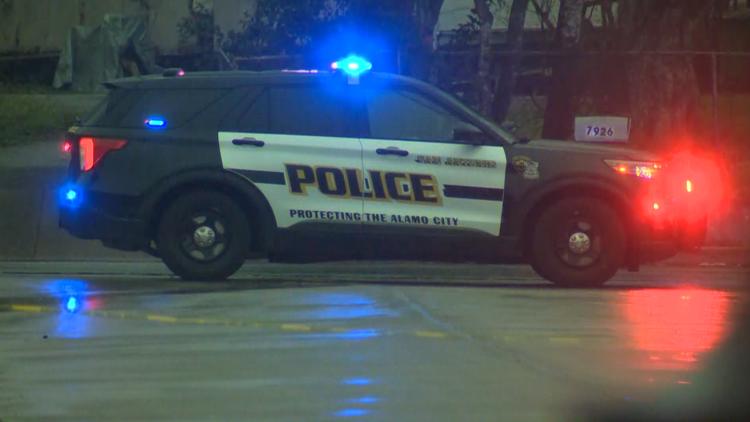 Driver arrested on DWI charge after running red light and crashing into car, police say — KENS 5 (San Antonio), Savage Health news