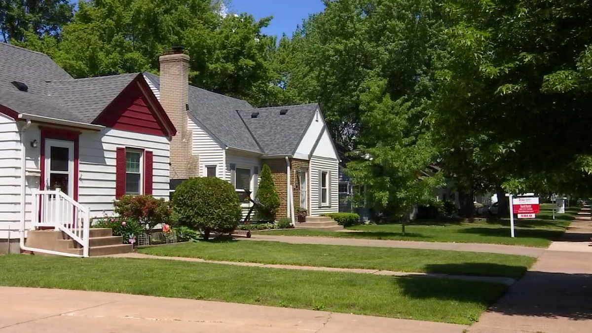 US pending home sales sink near 12-year low as rates top 7%: Report — FOX 9, Savage Real Estate news