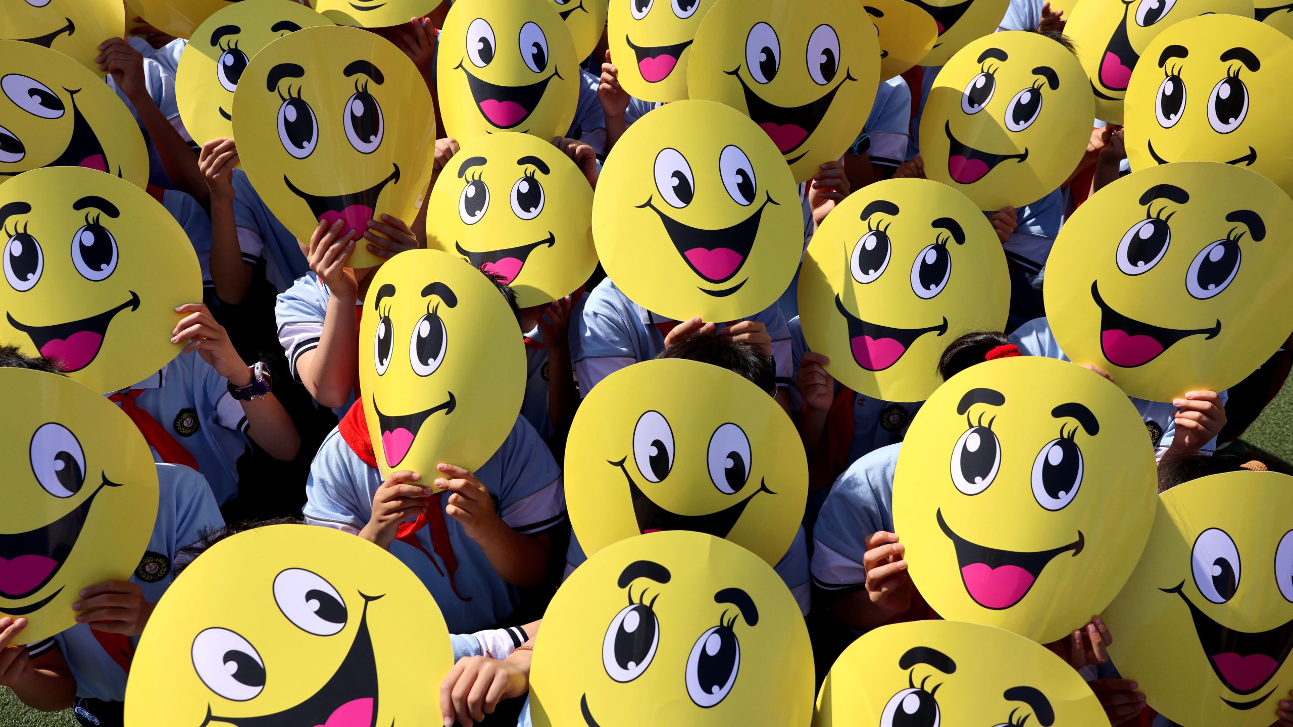 Want to improve your mood and your health? Smile more often, experts suggest — FOX 9, Savage Health news